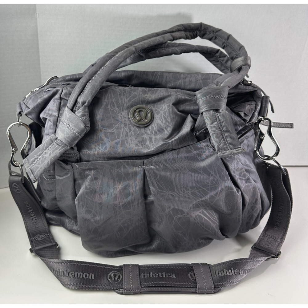 Lululemon Triumph Magnum Nesting Bird Gray Gym School Diaper Duffle Bag Rare HTF - Picture 2 of 16